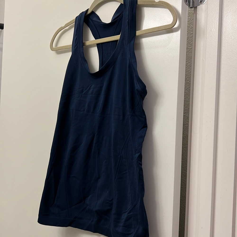 Athletea momentum tank. Size small.